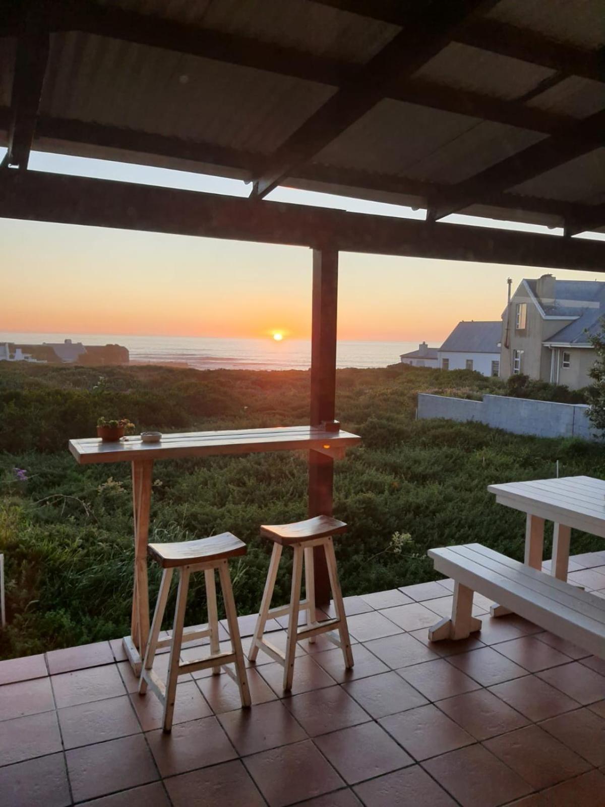 West Coast Seaside Getaway Hotel Grotto Bay Exterior foto